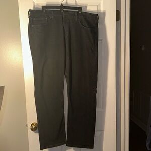 Men’s black Levi’s jeans. 40x32. Excellent used condition.